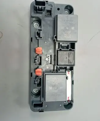 Toyota Sienna XL40 IV Fuse module G384B48010A 63570009