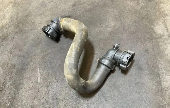 Engine coolant pipe/hose
