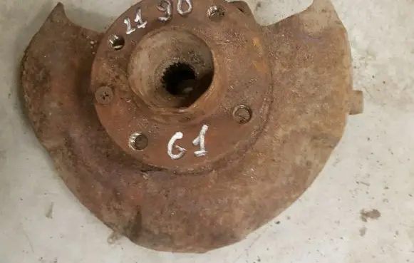 Volkswagen Golf I Front wheel hub 171407255A