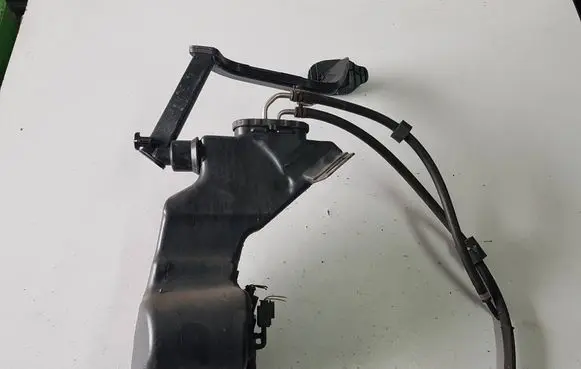 Mercedes-Benz C W205 Windshield washer fluid reservoir/tank A2058600260
