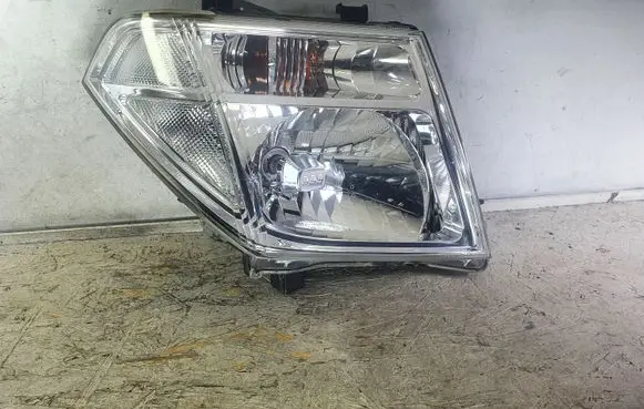 Nissan Navara D40 Headlight/headlamp 26010EB30B