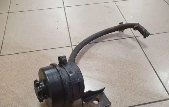 Iveco Daily 3rd gen Power steering fluid tank/reservoir