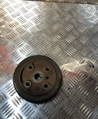 Volvo XC90 Crankshaft pulley 30731865