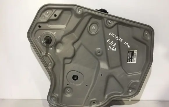 Rear door manual window regulator