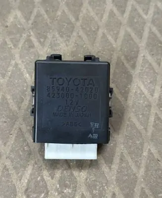 Toyota RAV 4 (XA30) Window wiper relay 8594042020 4230001000