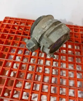 Engine mount bracket