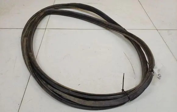 Honda FR-V Rubber seal front coupe door