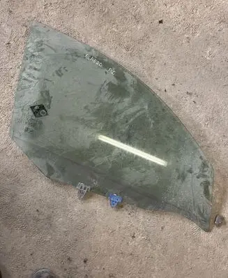 Nissan Almera N16 Front door window glass four-door