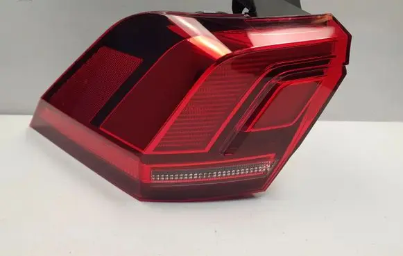 Volkswagen Tiguan Rear/tail lights 5NA945095D