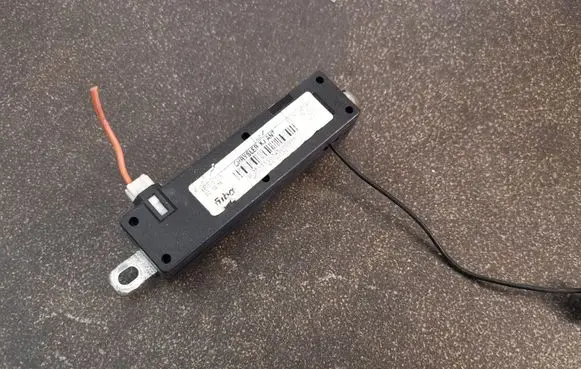 Jeep Cherokee III KJ Aerial antenna amplifier 56038699AB