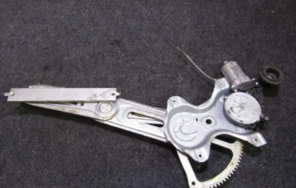 Toyota Auris 150 Sliding door window regulator with motor
