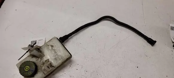 Brake fluid reservoir