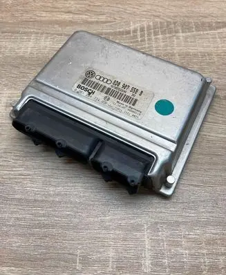 Volkswagen PASSAT B5 Engine control unit/module ECU 8D0907558B 0261204774