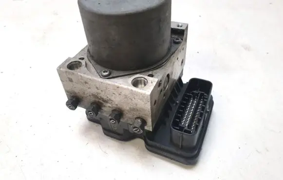 Toyota Hilux (AN120, AN130) ABS Pump