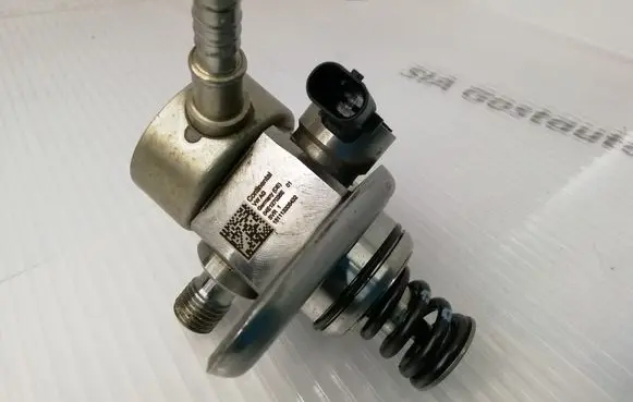 Audi A3 S3 A3 Sportback 8P Fuel injection high pressure pump 04E127026E