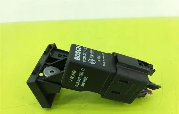 Volkswagen PASSAT B6 Glow plug pre-heat relay 038907281