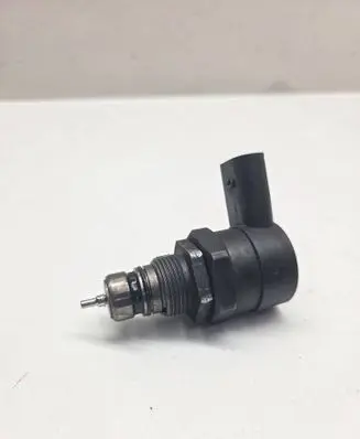 BMW 5 E60 E61 Fuel pressure regulator 0281002481 040504 1526422