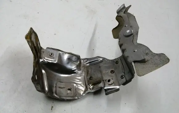 Nissan Qashqai Exhaust heat shield 144504938R