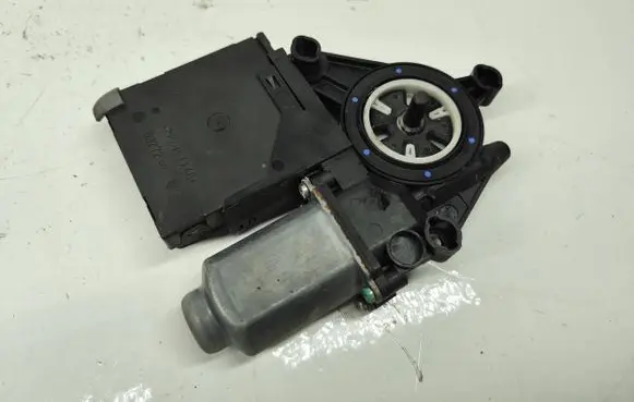 Volkswagen Golf V Front door window regulator motor 1K0959793J 05075710 10030607051005