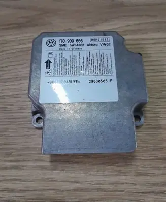 Volkswagen Touran I Airbag control unit/module 1T0909605 05H21S12 5WK43150