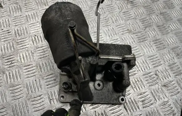 Oil filter mounting bracket