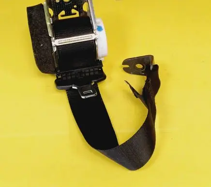 Rear seatbelt