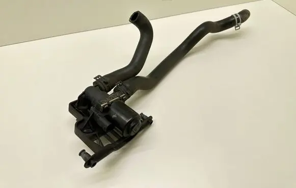 BMW 5 E60 E61 Coolant heater control valve 6920226 1147412174 041017