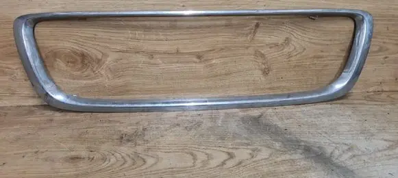 Volvo V70 Front bumper upper radiator grill 31283901
