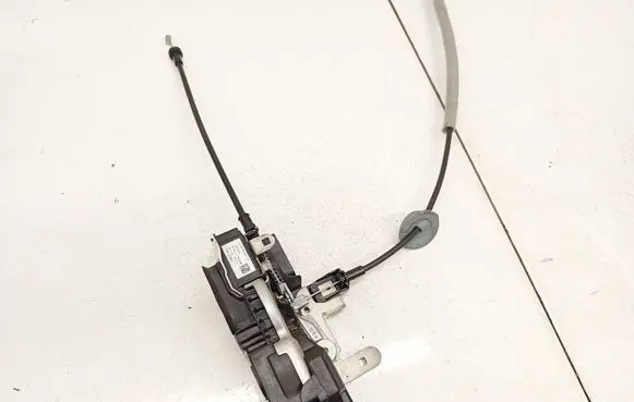 Volvo V40 Front door lock 31440392 933380111