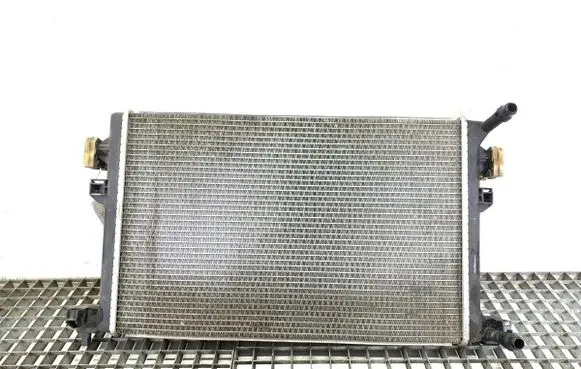 Volkswagen PASSAT B8 Coolant radiator 