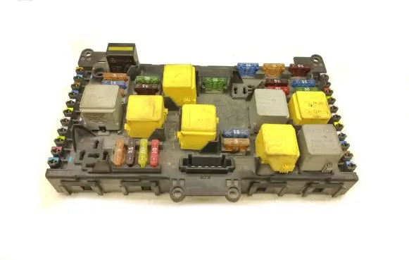 Mercedes-Benz Vito Viano W639 Fuse module A6395450801 1070222011