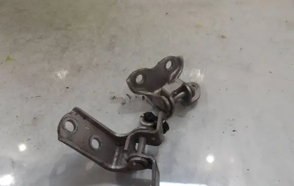 Toyota Yaris Rear door upper hinge 