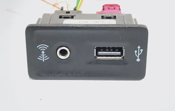 Volkswagen Golf VII USB socket connector 5G0035222F