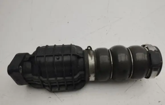 Citroen C4 II Picasso Intercooler hose/pipe 9685598580