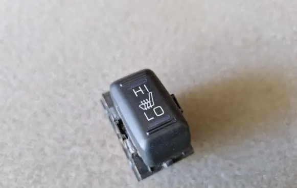 Mitsubishi L200 Seat heating switch 8610A076