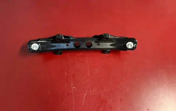 BMW iX Engine mounting bracket 6889445 33326889445