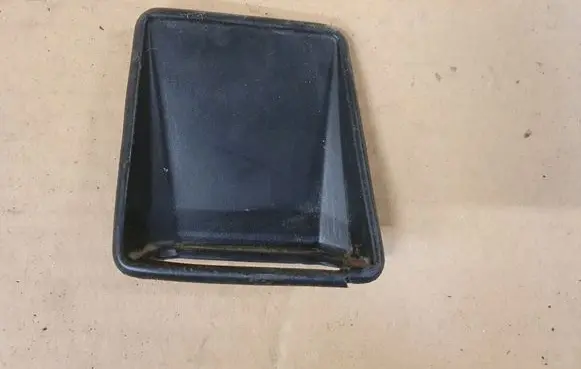 Volkswagen Jetta II Seat belt trim 193867329