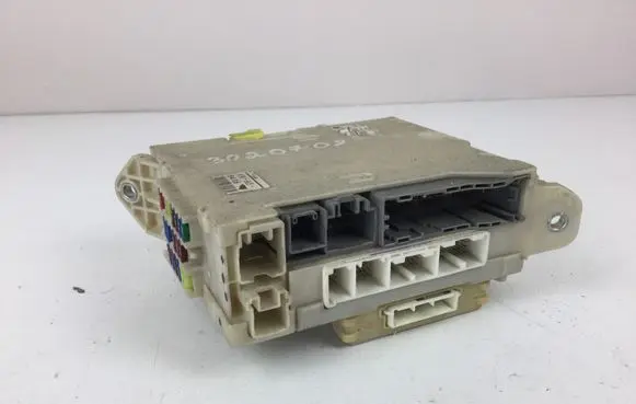 Lexus IS 220D-250-350 Fuse module 8273053020