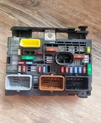 Fiat Scudo Fuse module 9807028680