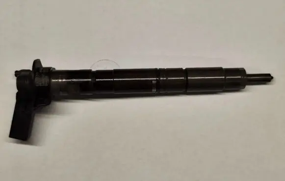 Audi A3 S3 8P Fuel injector 04451160303331 S6MVENTCGE939 03L130277