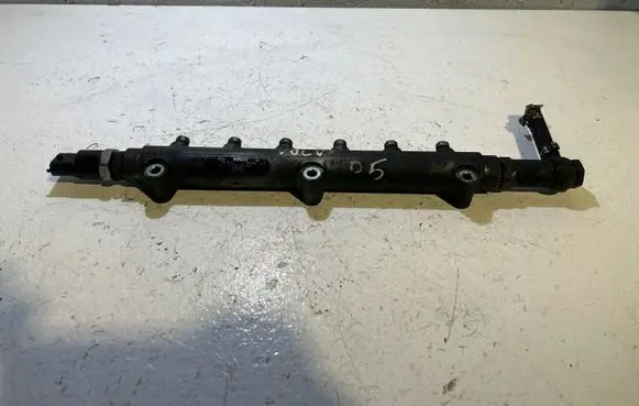 Volvo V50 Fuel main line pipe 8658252 005018 0445215010