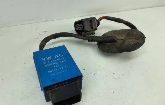 Volkswagen PASSAT B6 Fuel pump relay 3C0906093C