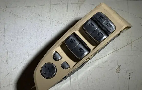 BMW 7 G11 G12 Electric window control switch 9382503