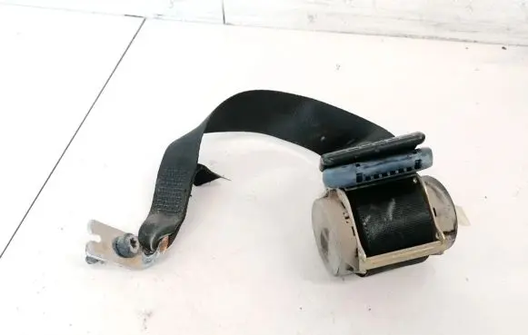 Mazda 2 Rear seatbelt