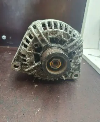 Mercedes-Benz E W211 Generator/alternator A0121541302 0124615012