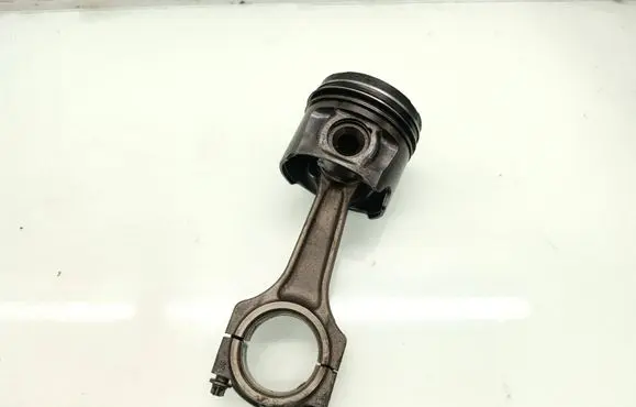 Dodge Nitro Piston with connecting rod 