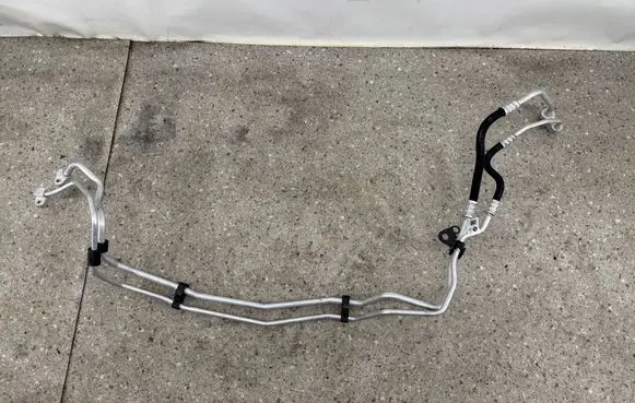 BMW X7 G07 Air conditioning (A/C) pipe/hose 6821425