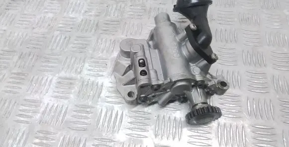 Volkswagen Golf VII Oil pump 06H115105BK