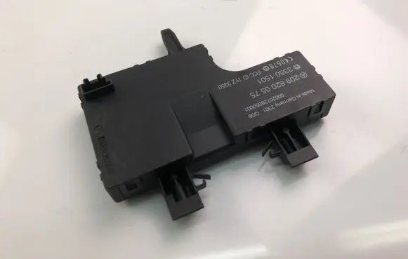 Mercedes-Benz CLK A209 C209 Aerial antenna amplifier 2098200575