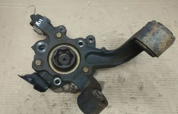 Rear wheel hub spindle/knuckle